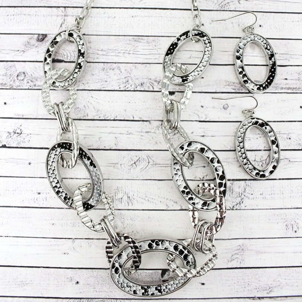 SILVERTONE AND GRAY SNAKESKIN OVAL LINK SET